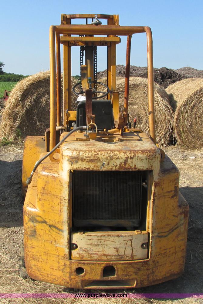 image for item J1758 Allis Chalmers AC-P801-2PS forklift