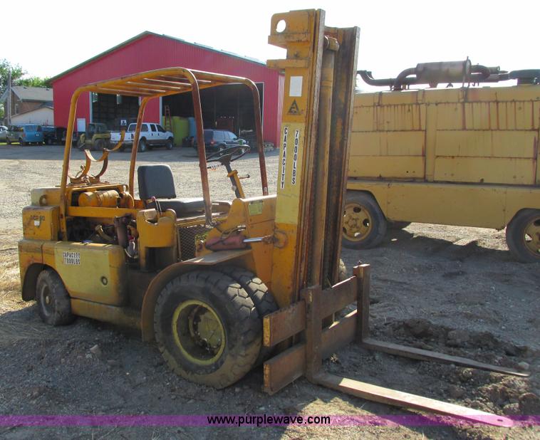 image for item J1758 Allis Chalmers AC-P801-2PS forklift