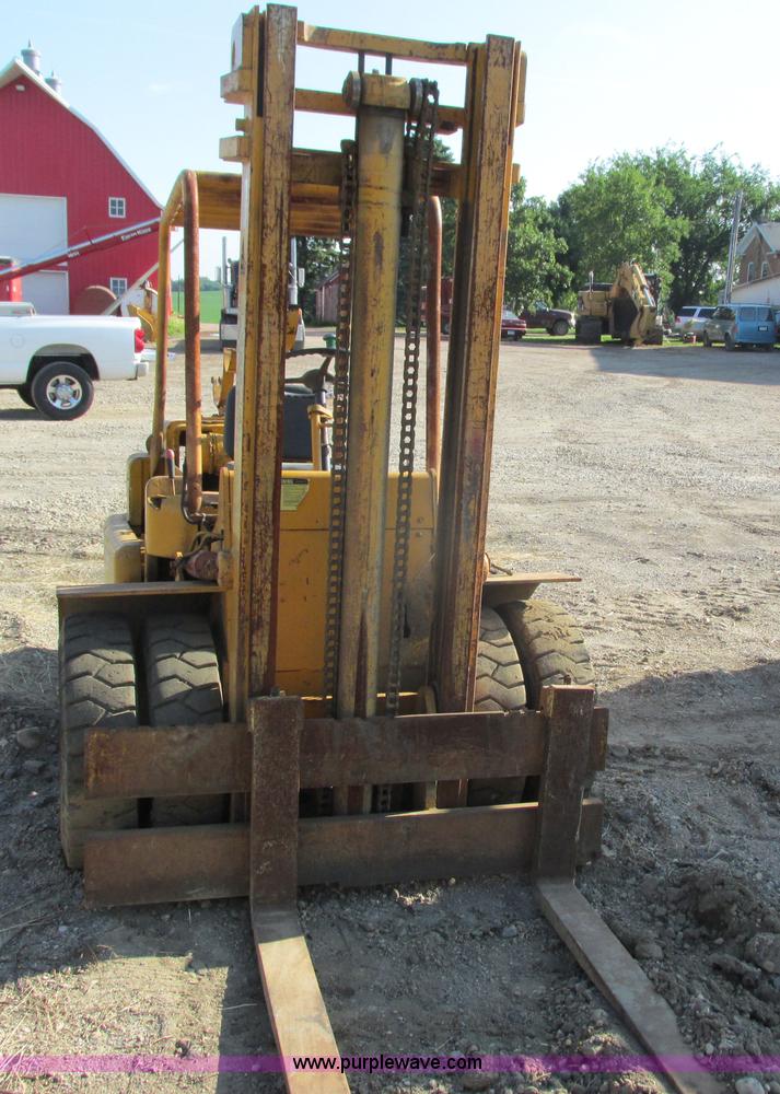 image for item J1758 Allis Chalmers AC-P801-2PS forklift