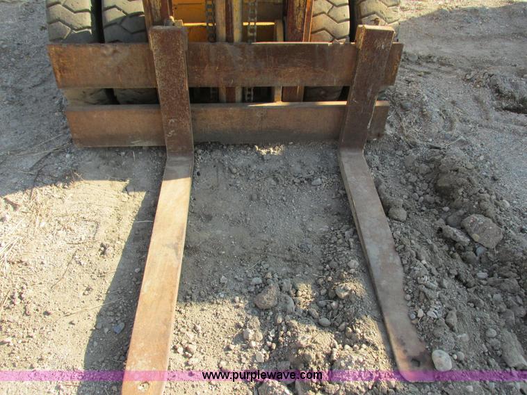 image for item J1758 Allis Chalmers AC-P801-2PS forklift