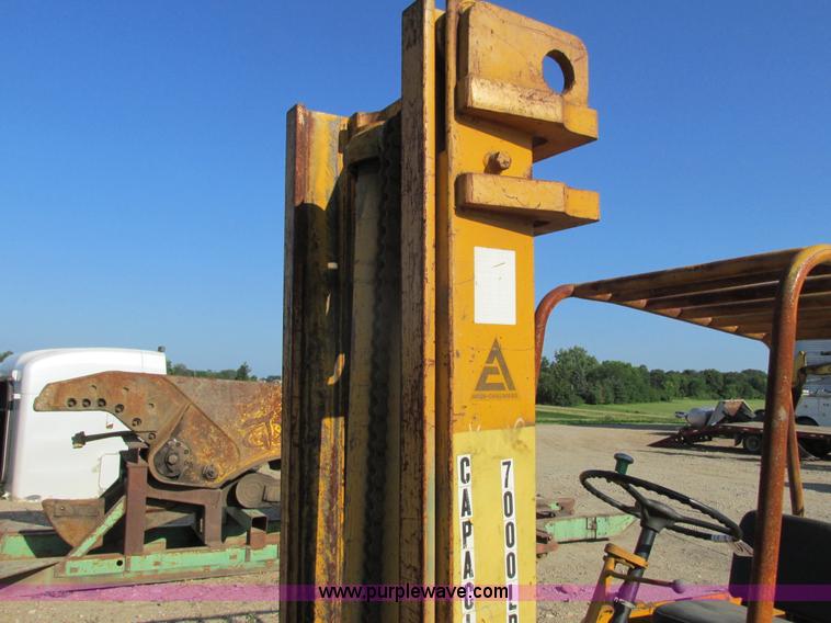 image for item J1758 Allis Chalmers AC-P801-2PS forklift