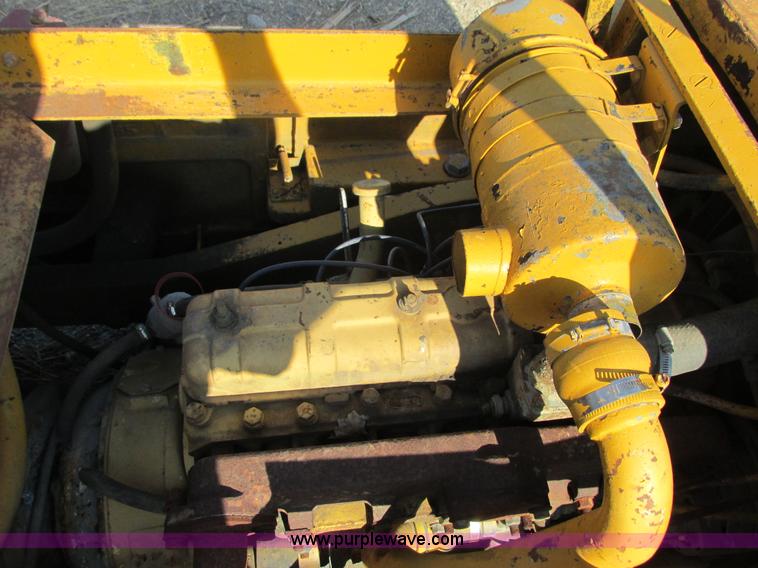 image for item J1758 Allis Chalmers AC-P801-2PS forklift