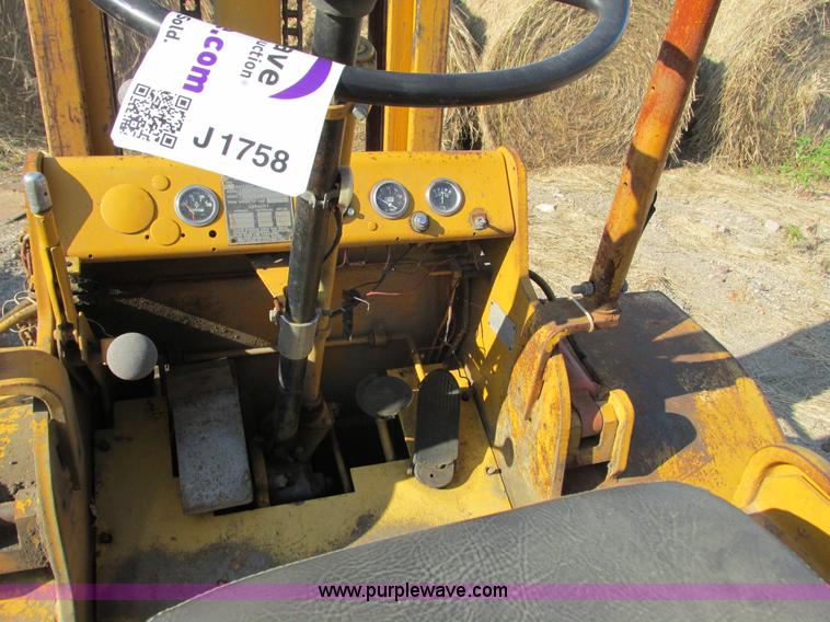 image for item J1758 Allis Chalmers AC-P801-2PS forklift