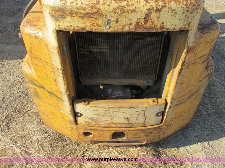 image for item J1758 Allis Chalmers AC-P801-2PS forklift