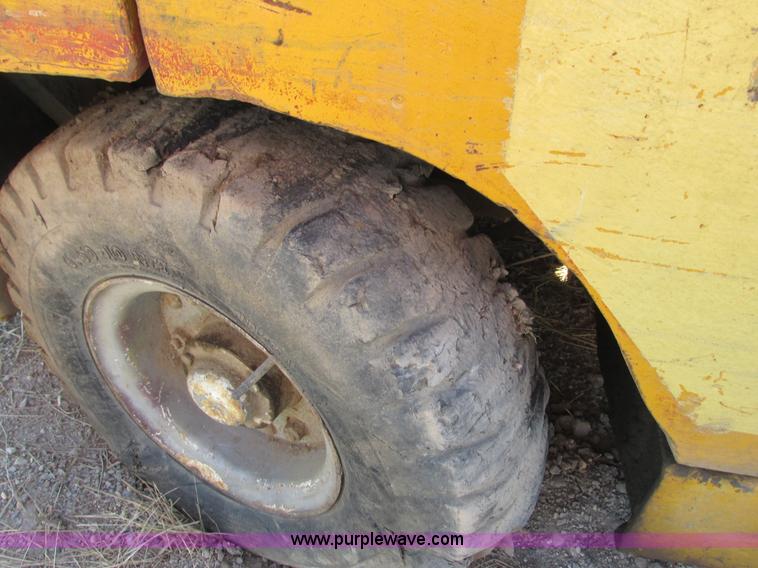 image for item J1758 Allis Chalmers AC-P801-2PS forklift