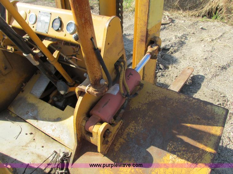 image for item J1758 Allis Chalmers AC-P801-2PS forklift