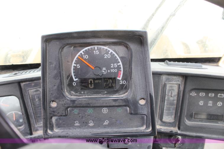 image for item J5840 1999 Caterpillar 966G wheel loader