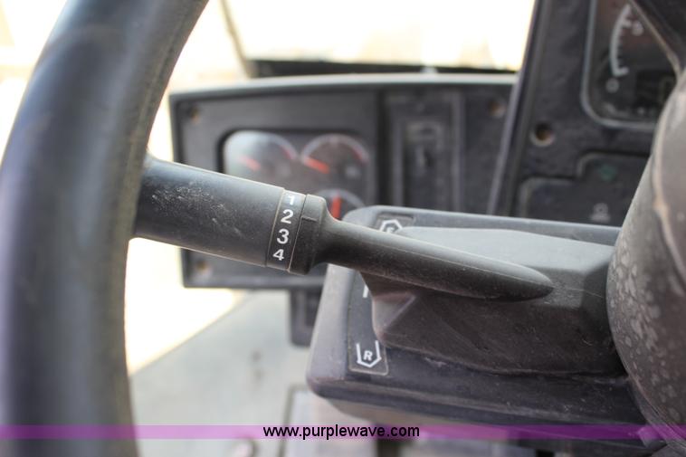 image for item J5840 1999 Caterpillar 966G wheel loader