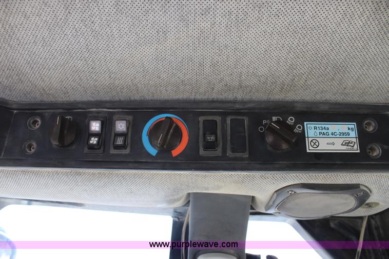 image for item J5840 1999 Caterpillar 966G wheel loader