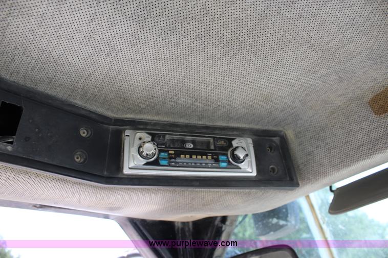 image for item J5840 1999 Caterpillar 966G wheel loader