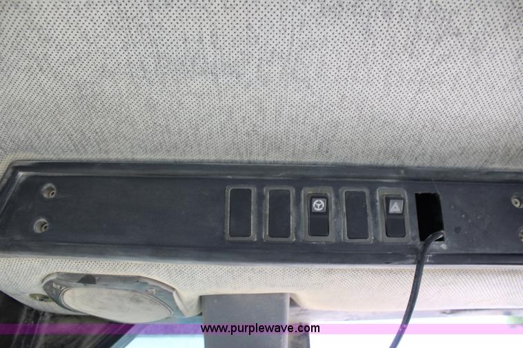 image for item J5840 1999 Caterpillar 966G wheel loader