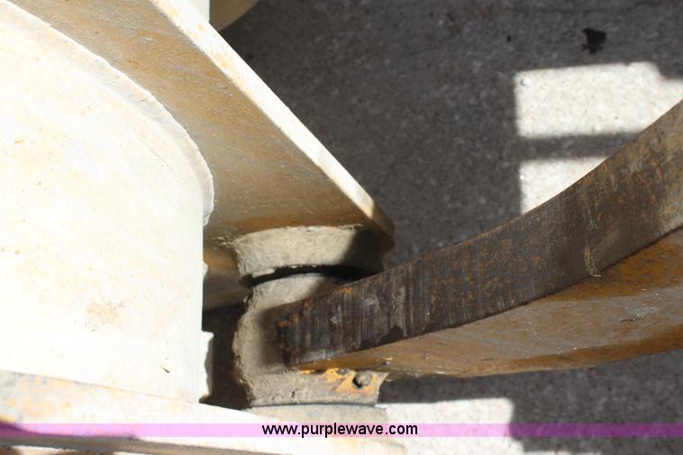 image for item J5840 1999 Caterpillar 966G wheel loader