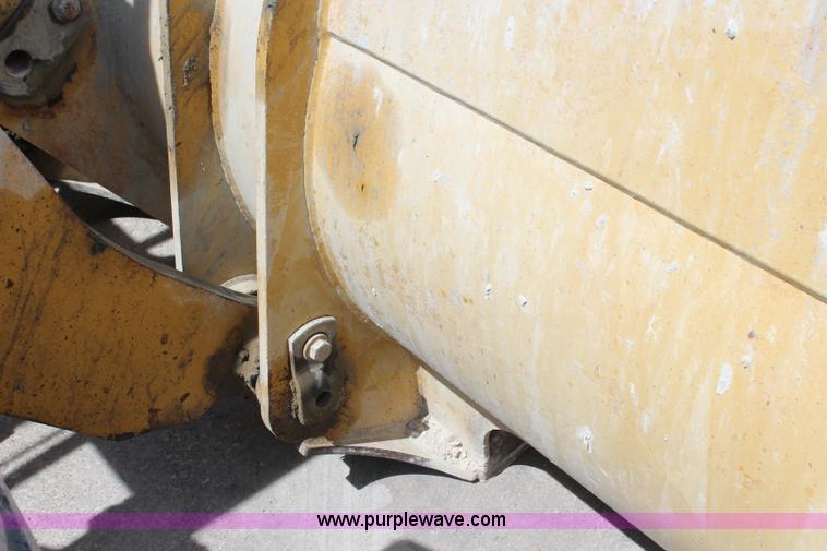 image for item J5840 1999 Caterpillar 966G wheel loader