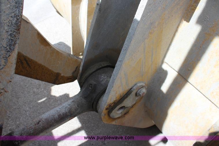 image for item J5840 1999 Caterpillar 966G wheel loader