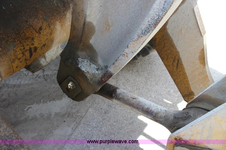 image for item J5840 1999 Caterpillar 966G wheel loader