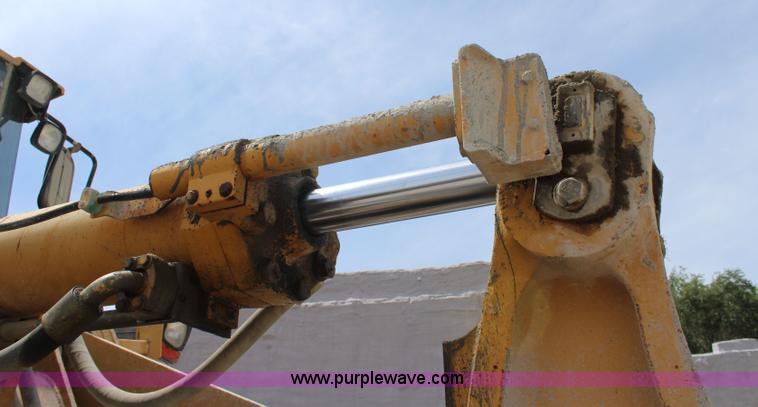 image for item J5840 1999 Caterpillar 966G wheel loader