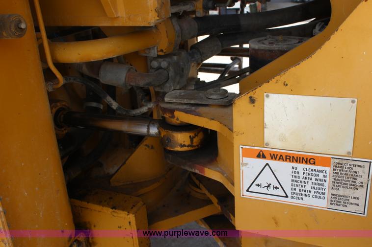 image for item J5840 1999 Caterpillar 966G wheel loader