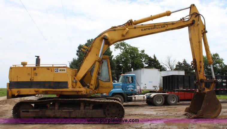 image for item J5872 1980 Caterpillar 235 excavator