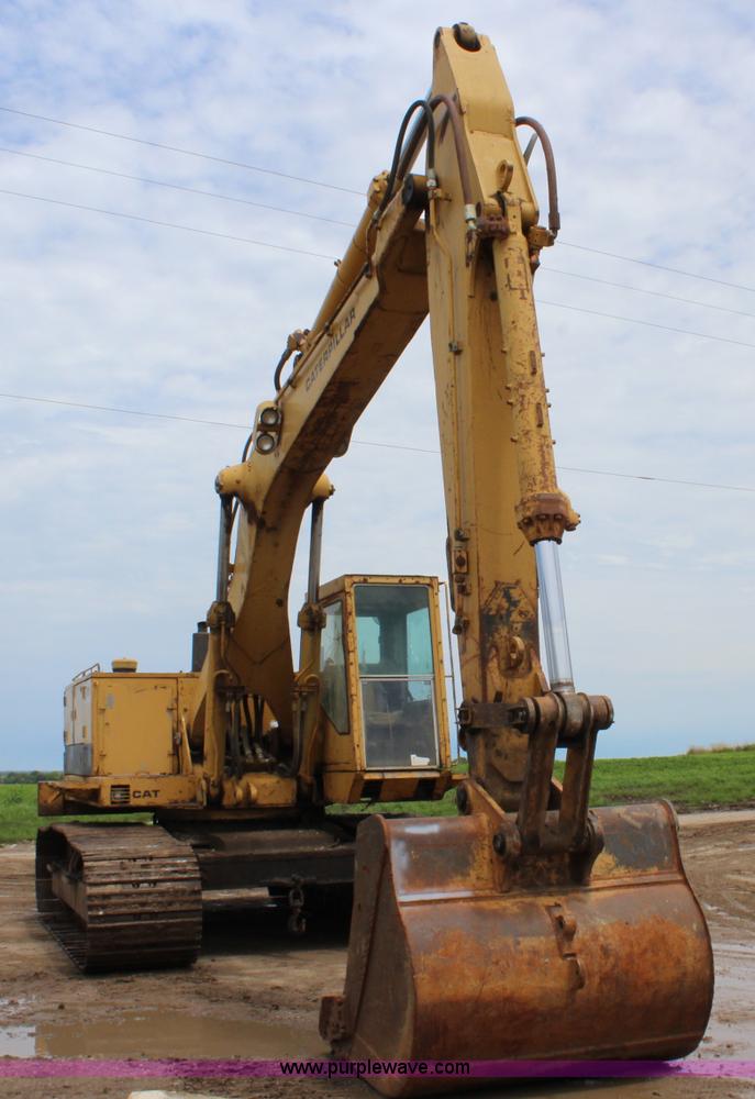 image for item J5872 1980 Caterpillar 235 excavator