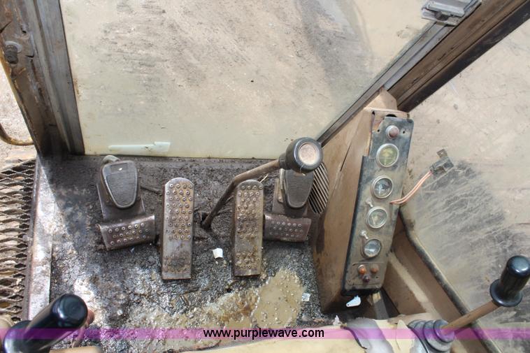 image for item J5872 1980 Caterpillar 235 excavator