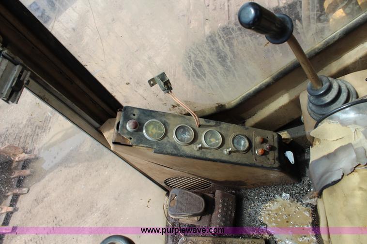 image for item J5872 1980 Caterpillar 235 excavator