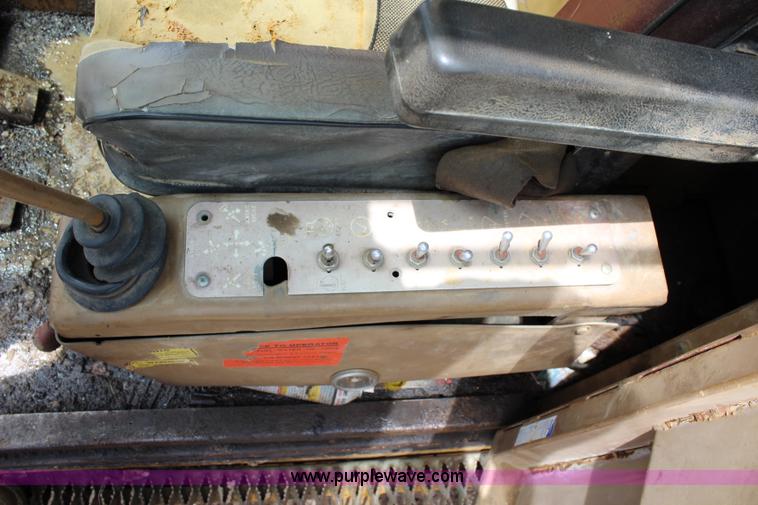 image for item J5872 1980 Caterpillar 235 excavator