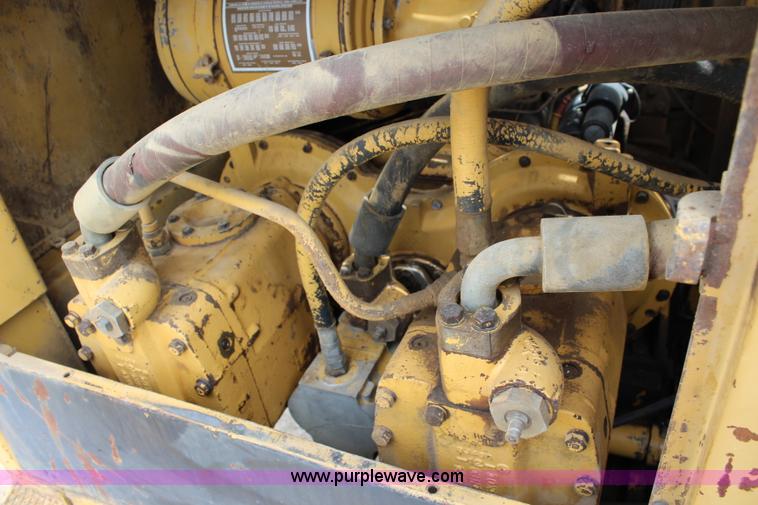image for item J5872 1980 Caterpillar 235 excavator