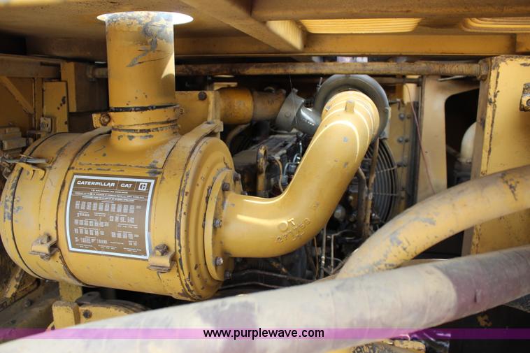 image for item J5872 1980 Caterpillar 235 excavator