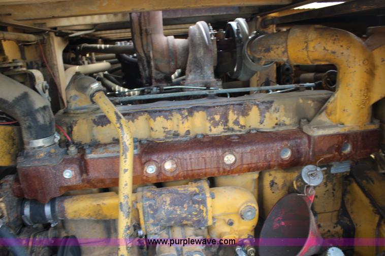 image for item J5872 1980 Caterpillar 235 excavator