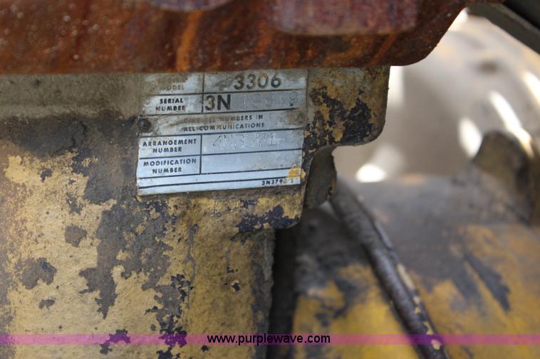 image for item J5872 1980 Caterpillar 235 excavator