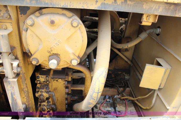 image for item J5872 1980 Caterpillar 235 excavator