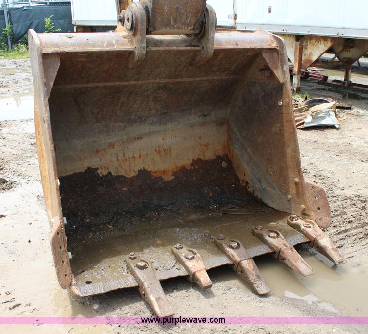 image for item J5872 1980 Caterpillar 235 excavator