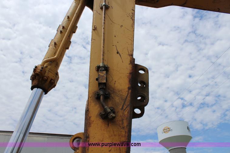 image for item J5872 1980 Caterpillar 235 excavator