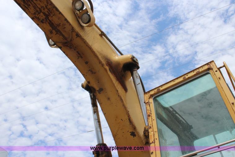 image for item J5872 1980 Caterpillar 235 excavator