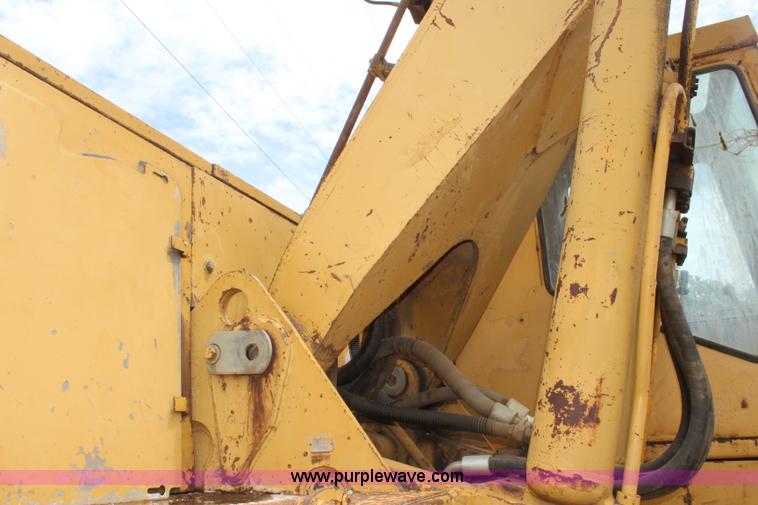 image for item J5872 1980 Caterpillar 235 excavator