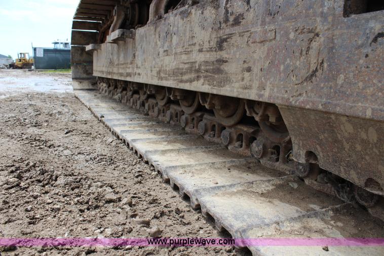 image for item J5872 1980 Caterpillar 235 excavator