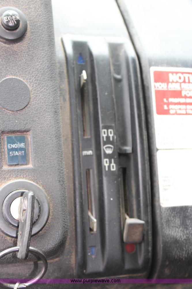 image for item J5875 1984 Mercedes Benz L1317 oil distributor