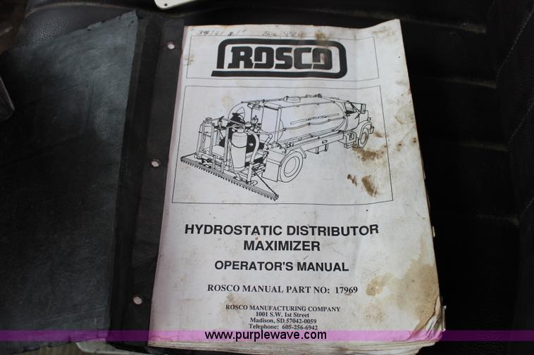 image for item J5875 1984 Mercedes Benz L1317 oil distributor