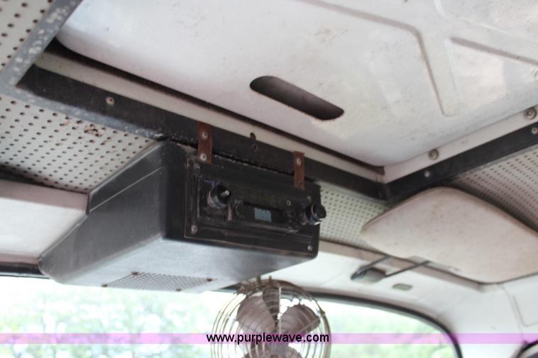 image for item J5875 1984 Mercedes Benz L1317 oil distributor