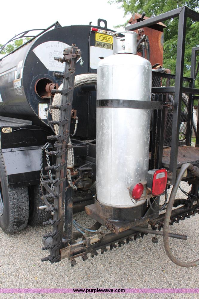 image for item J5875 1984 Mercedes Benz L1317 oil distributor