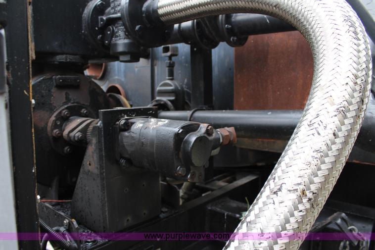 image for item J5875 1984 Mercedes Benz L1317 oil distributor