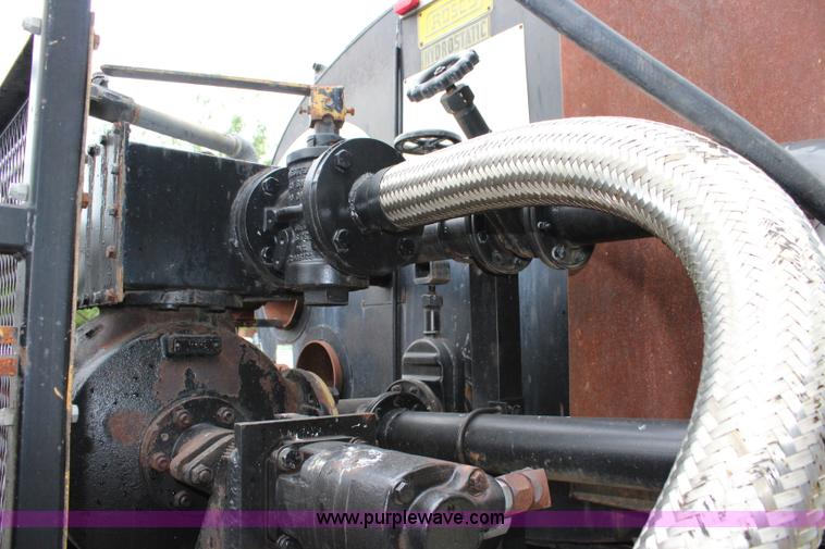 image for item J5875 1984 Mercedes Benz L1317 oil distributor