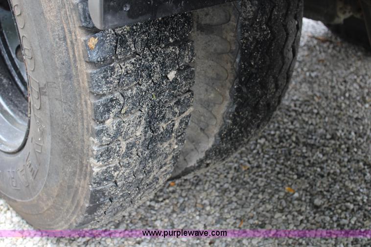 image for item J5875 1984 Mercedes Benz L1317 oil distributor