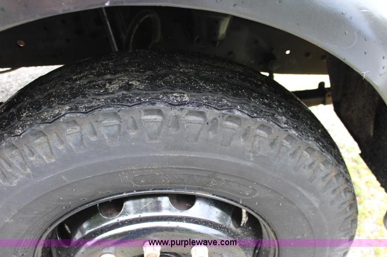 image for item J5875 1984 Mercedes Benz L1317 oil distributor