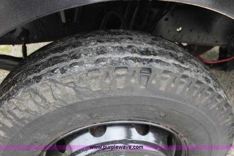 image for item J5875 1984 Mercedes Benz L1317 oil distributor