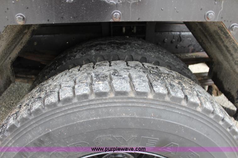 image for item J5875 1984 Mercedes Benz L1317 oil distributor