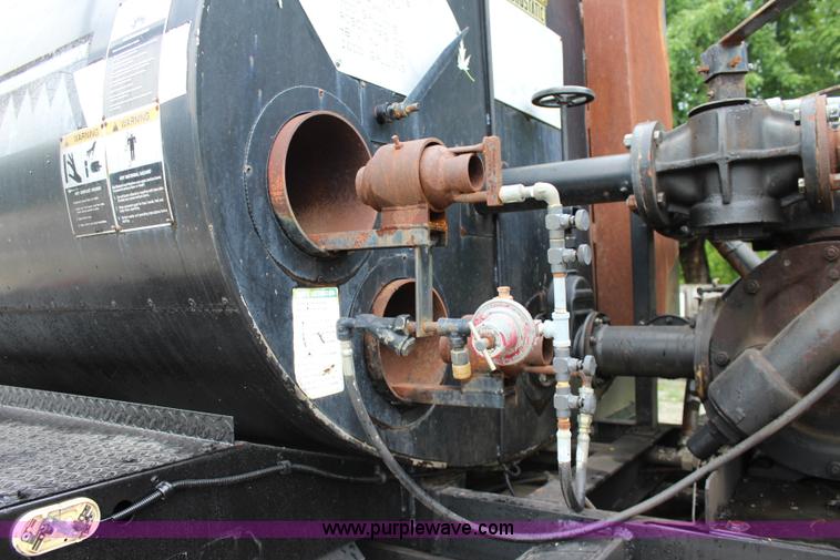 image for item J5875 1984 Mercedes Benz L1317 oil distributor