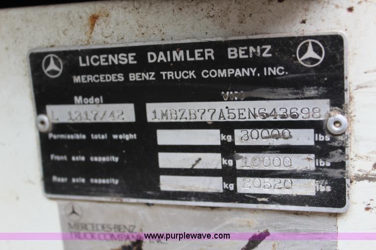 image for item J5875 1984 Mercedes Benz L1317 oil distributor