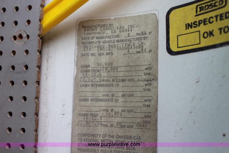 image for item J5875 1984 Mercedes Benz L1317 oil distributor