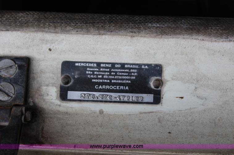 image for item J5875 1984 Mercedes Benz L1317 oil distributor